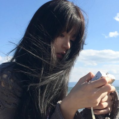 三个摩登女性